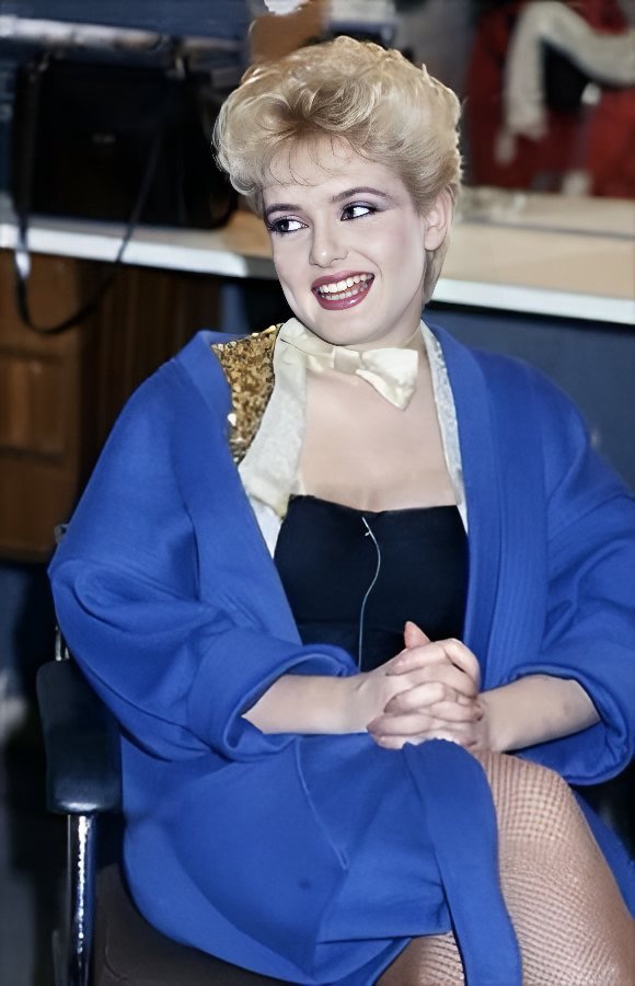 Naomi Unwin - «Un, dos, tres...» (1986)